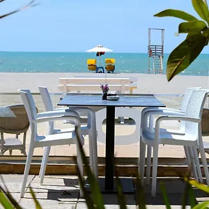 Otel Andi, Dıraç